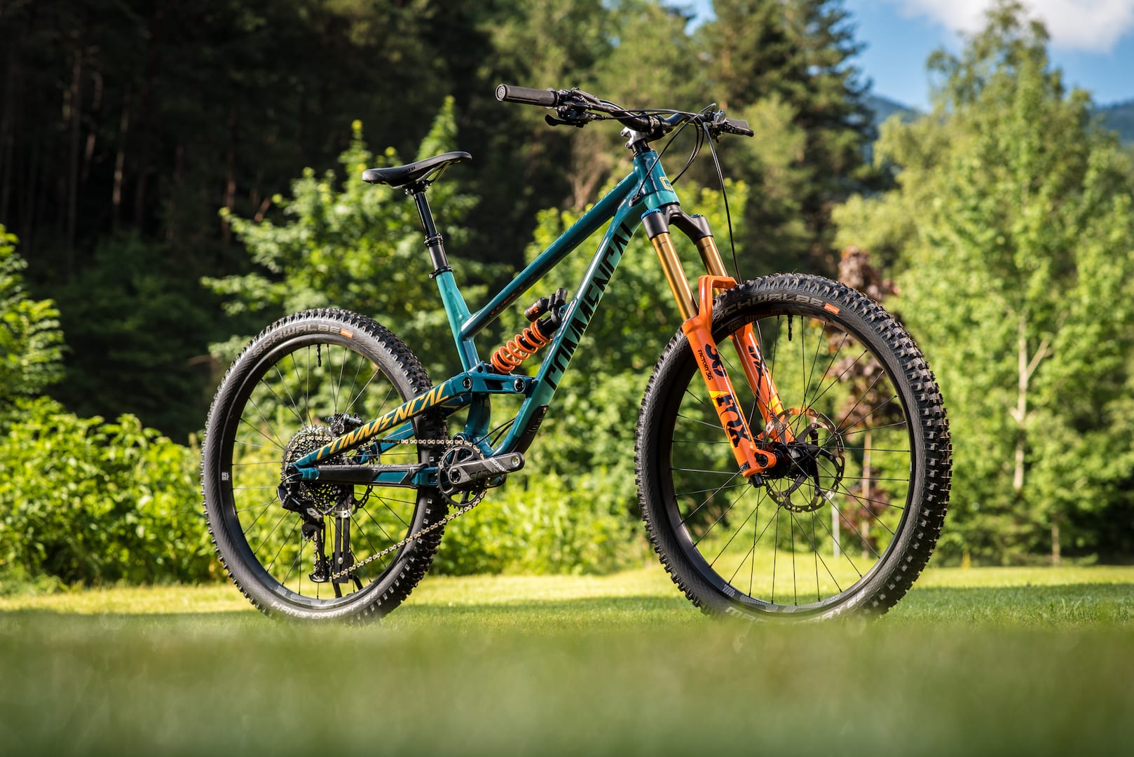commencal clash