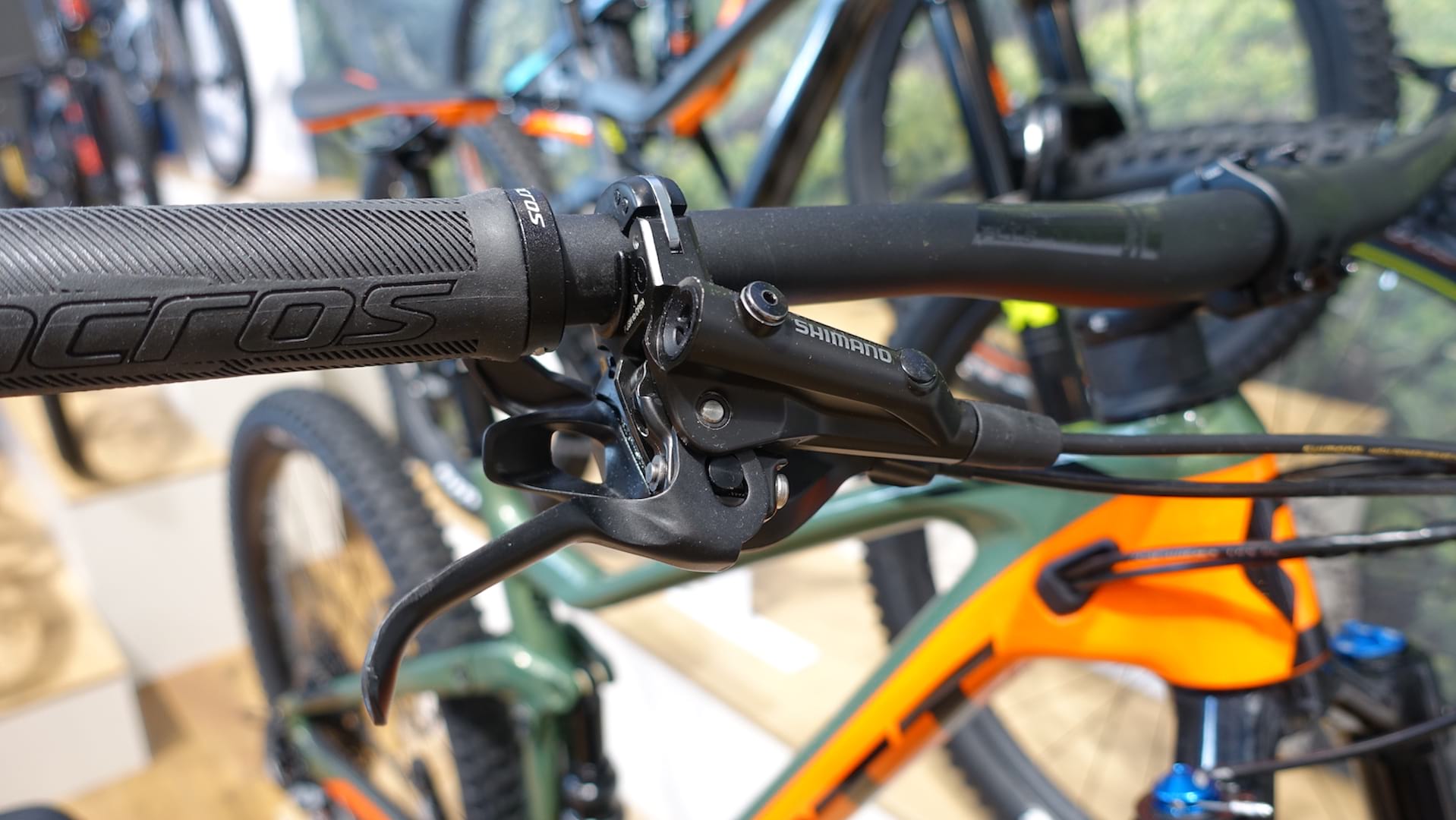 shimano 4-piston brakes