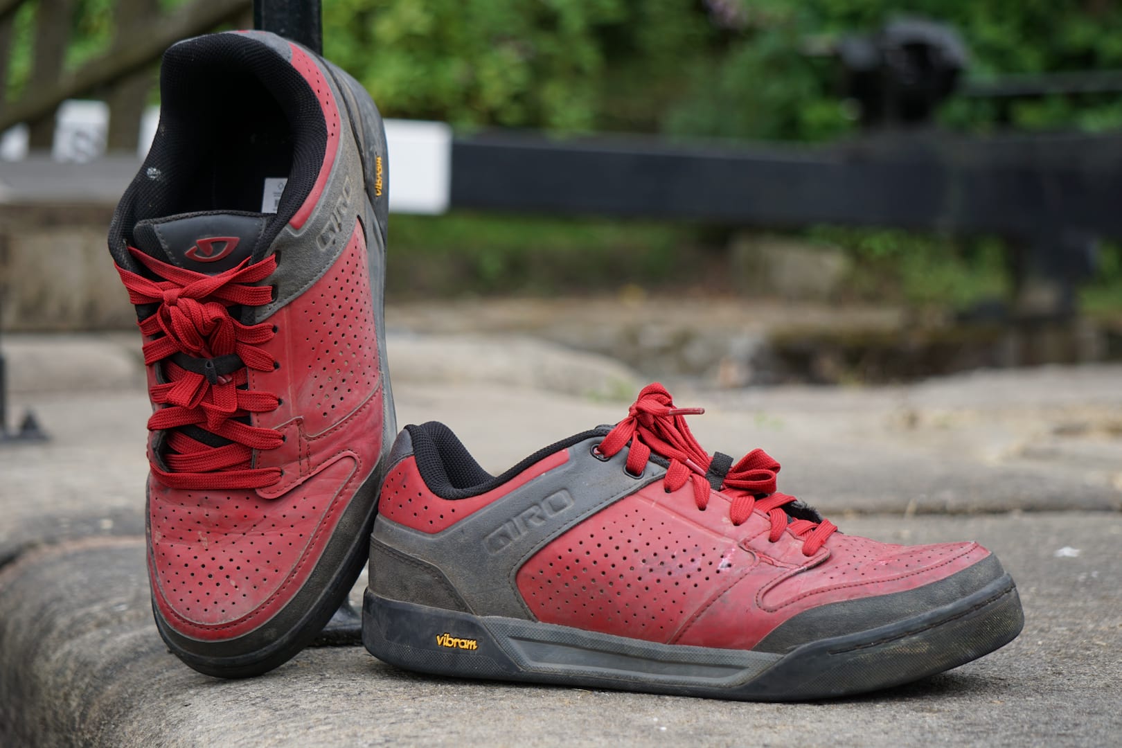 Review: The Giro Riddance flat pedal shoe uses a Vibram Megagrip sole for #flatpedalthunder