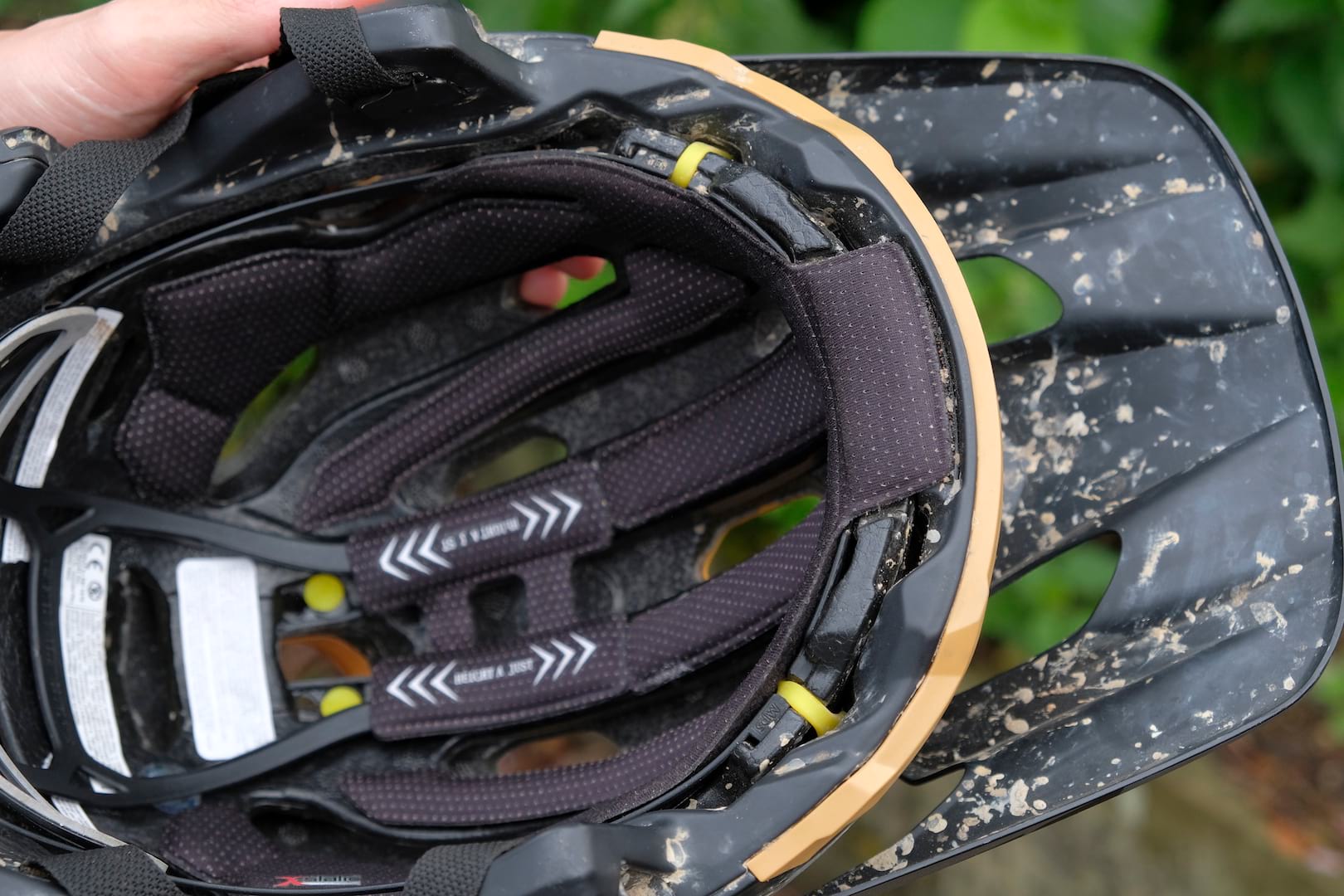 bell super dh helmet mips