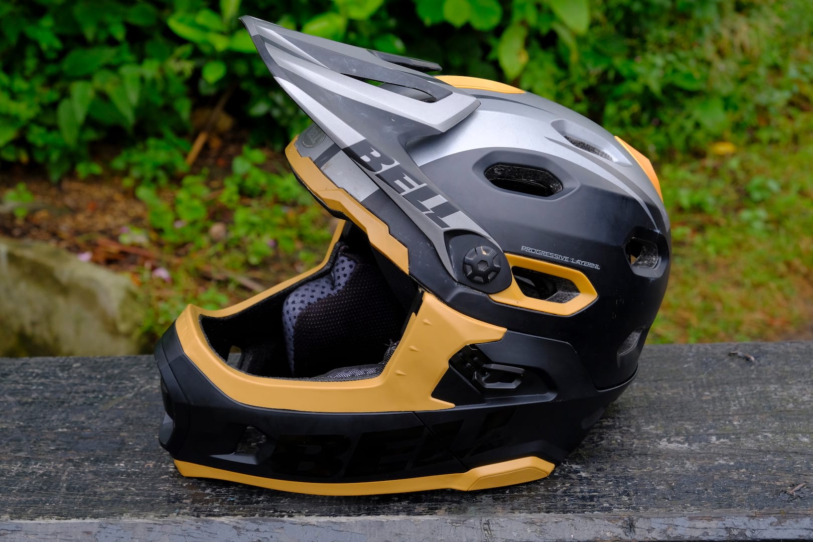 bell super dh helmet