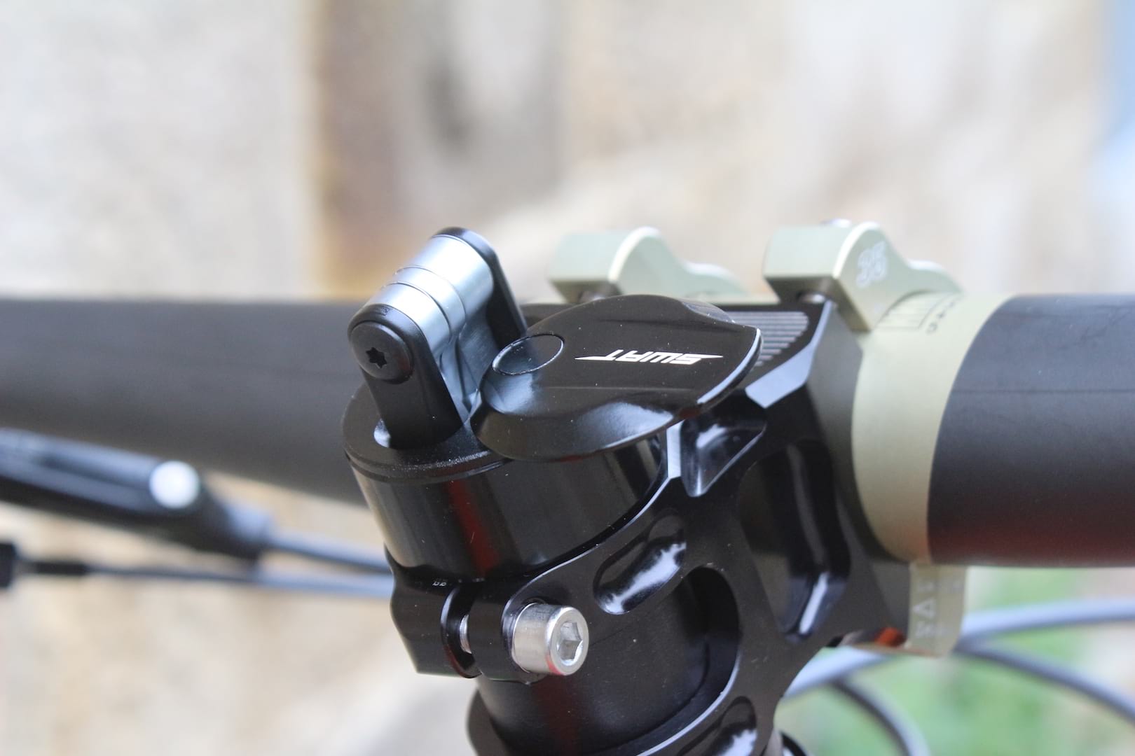 santa cruz blur renthal fatbar swat tool