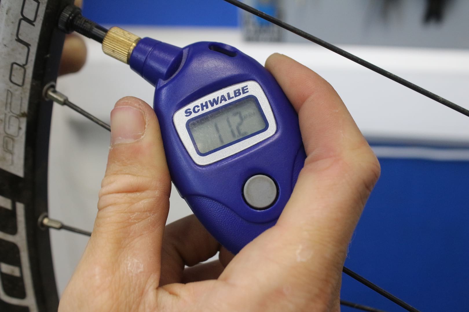 schwalbe airmax pro tyre pressure gauge