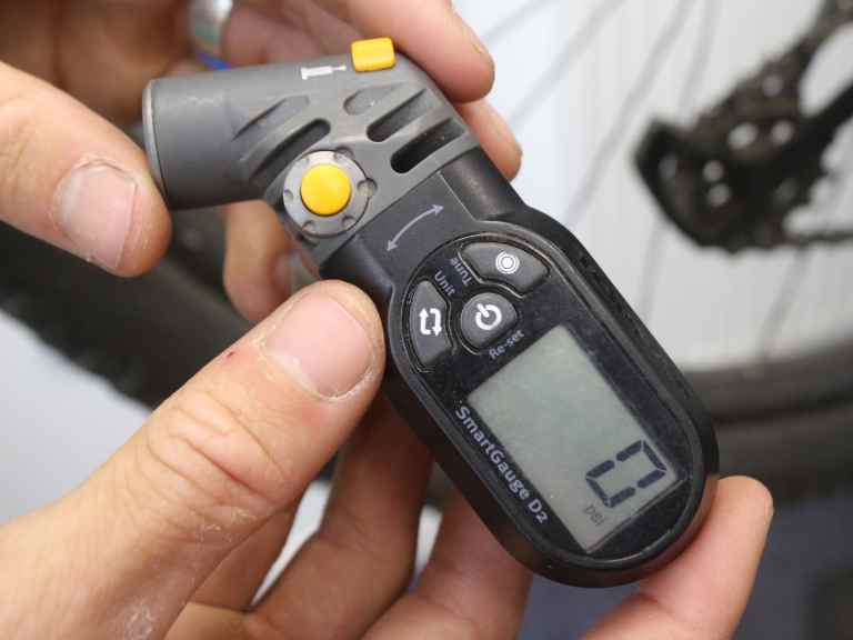Review: The Topeak Smart Gauge D2 has been around for yonks, but is it still the best?