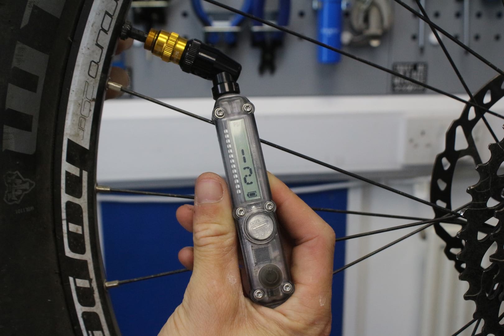 lezyne digital check drive tyre pressure gauge