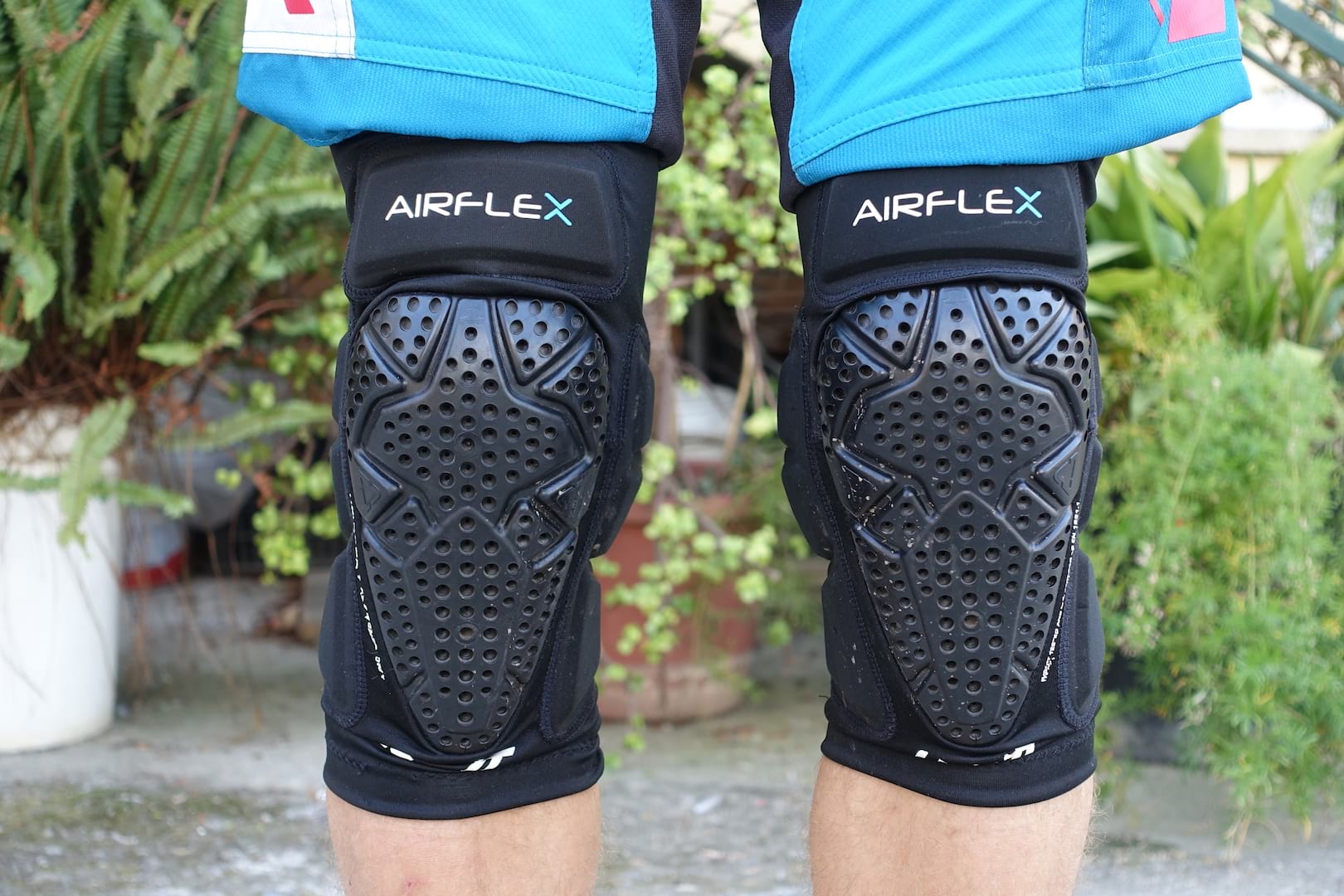 Review: Don’t like wearing bulky, uncomfortable knee pads? Leatt’s Airflex Pro is made for you