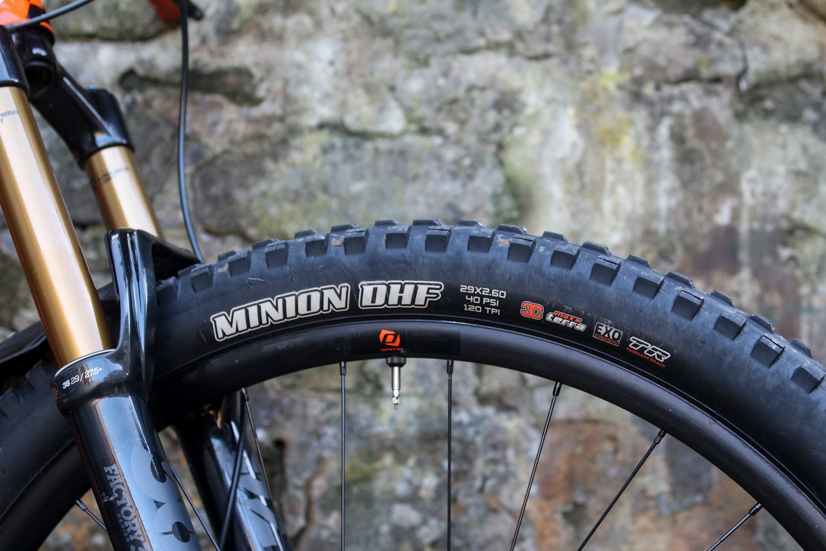 scott ransom 900 tuned maxxis minion dhf tyre