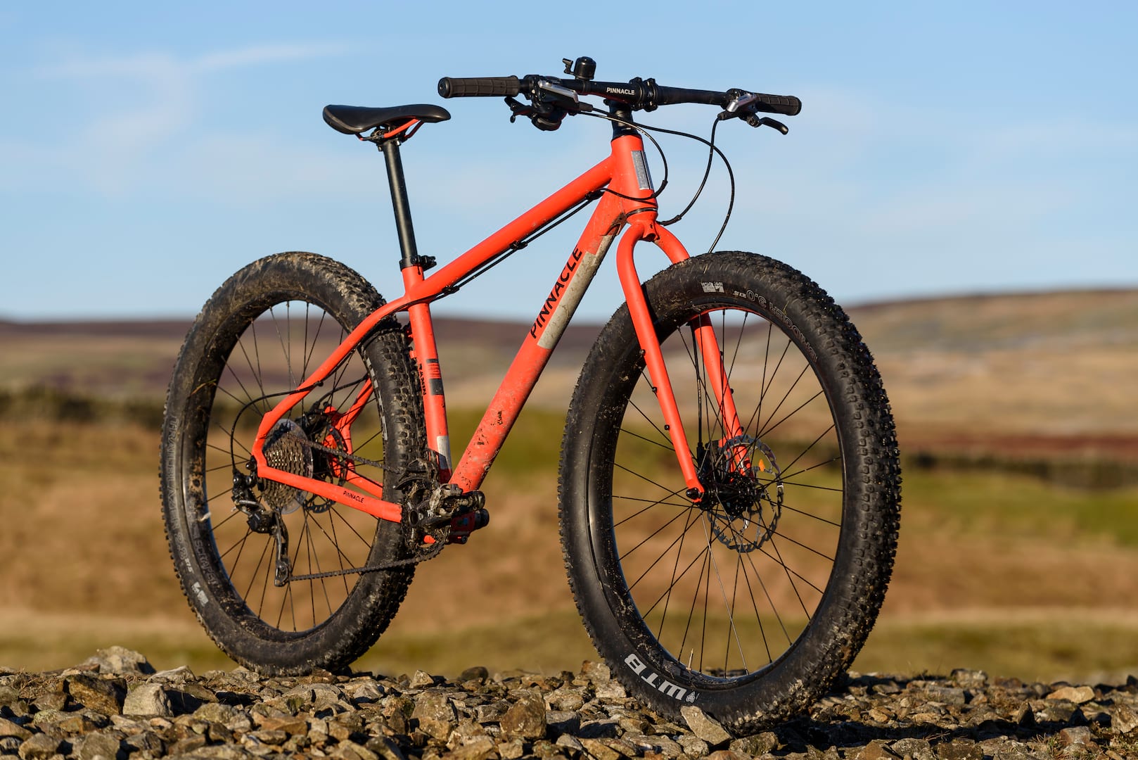 unsprung heroes rigid bike test pinnacle ramin 3
