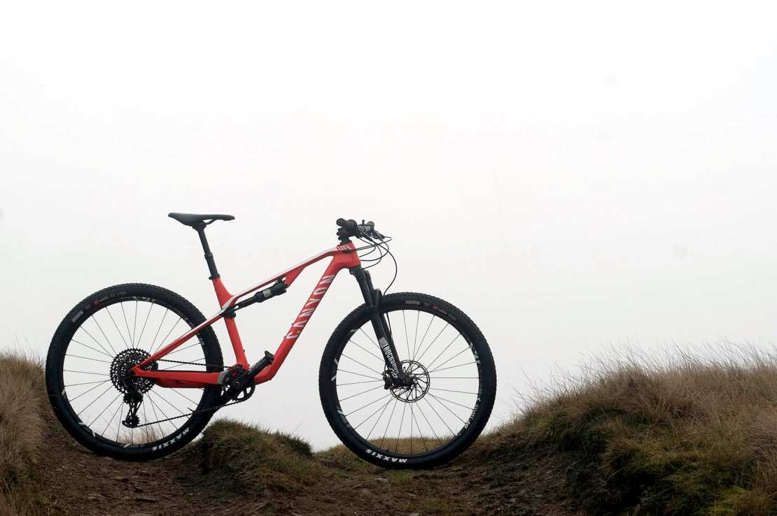 Review |Canyon Lux CF SL 8.0 Pro Race – Mile-Muncher For Mortals