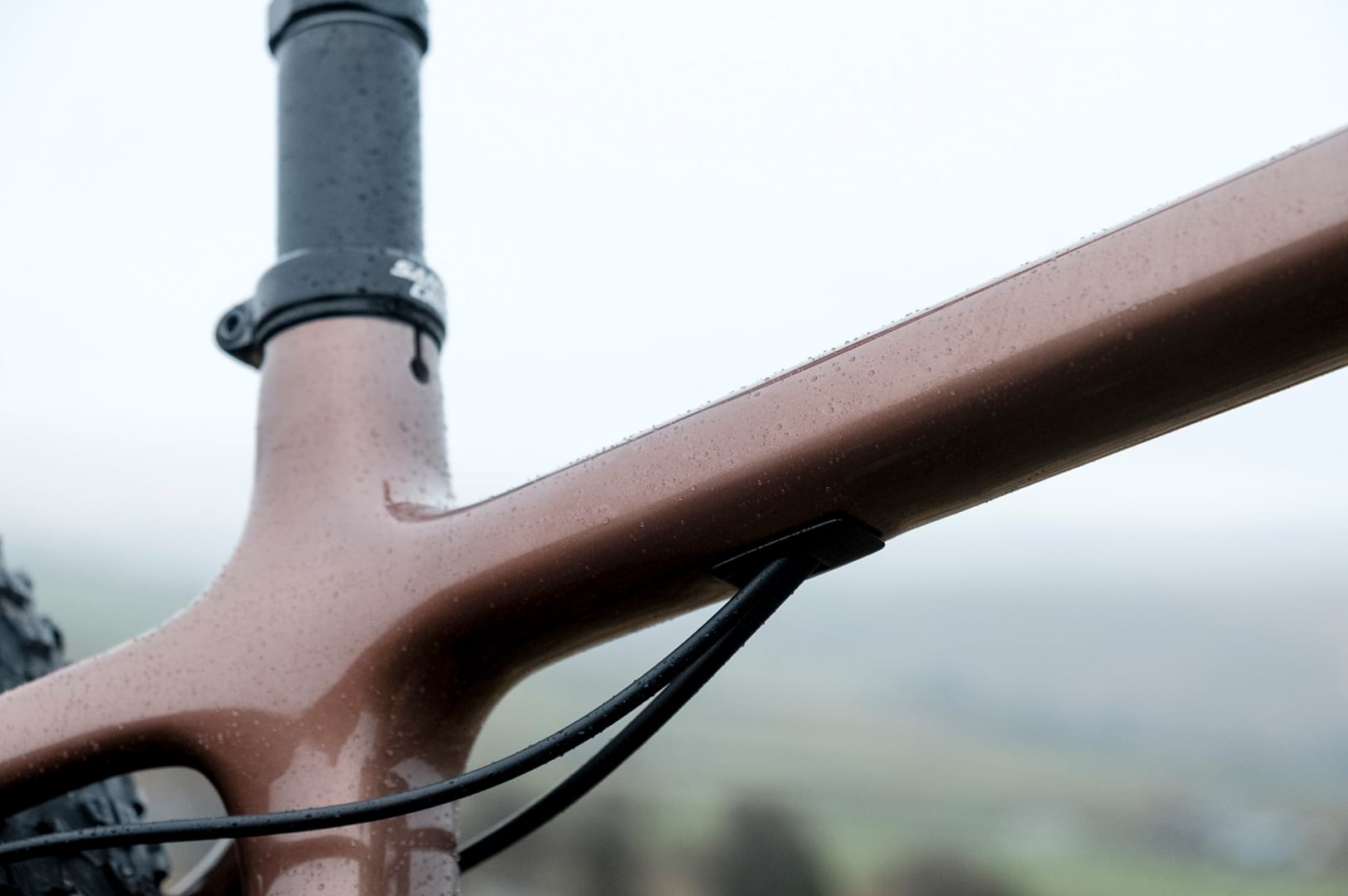 santa cruz chameleon internal cable routing