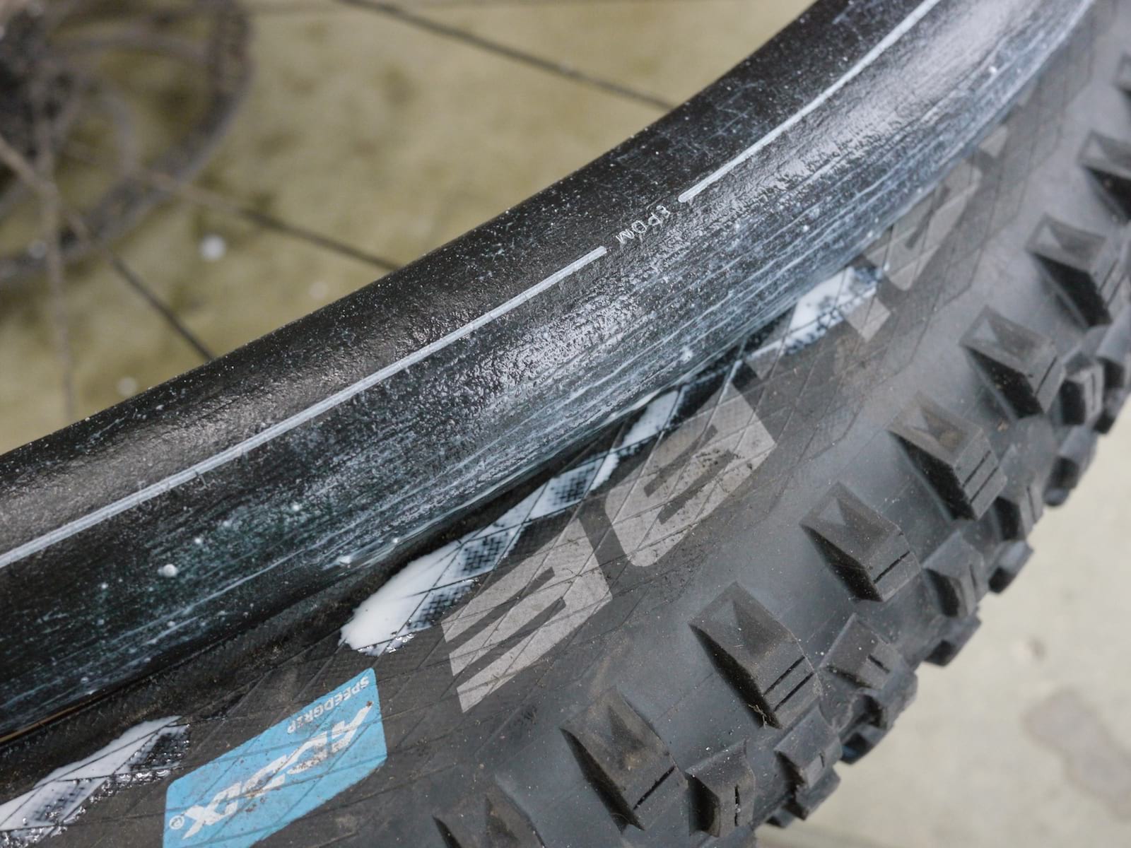 flat tire defender tubeless insert tyre