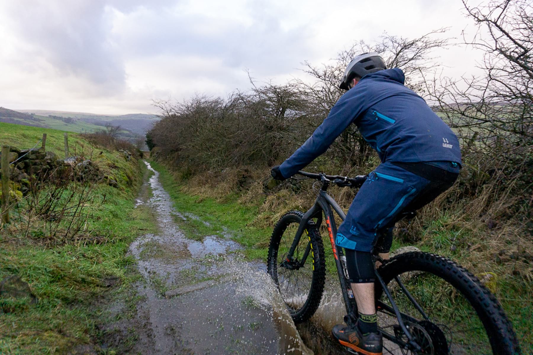 Review | Leatt DBX 5.0 All Mountain Waterproof Jacket & Waterproof Shorts
