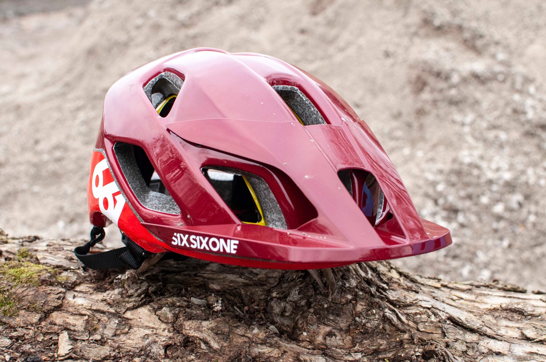 Review | The SixSixOne Evo AM helmet comes loaded with MIPS, BOA and magnets