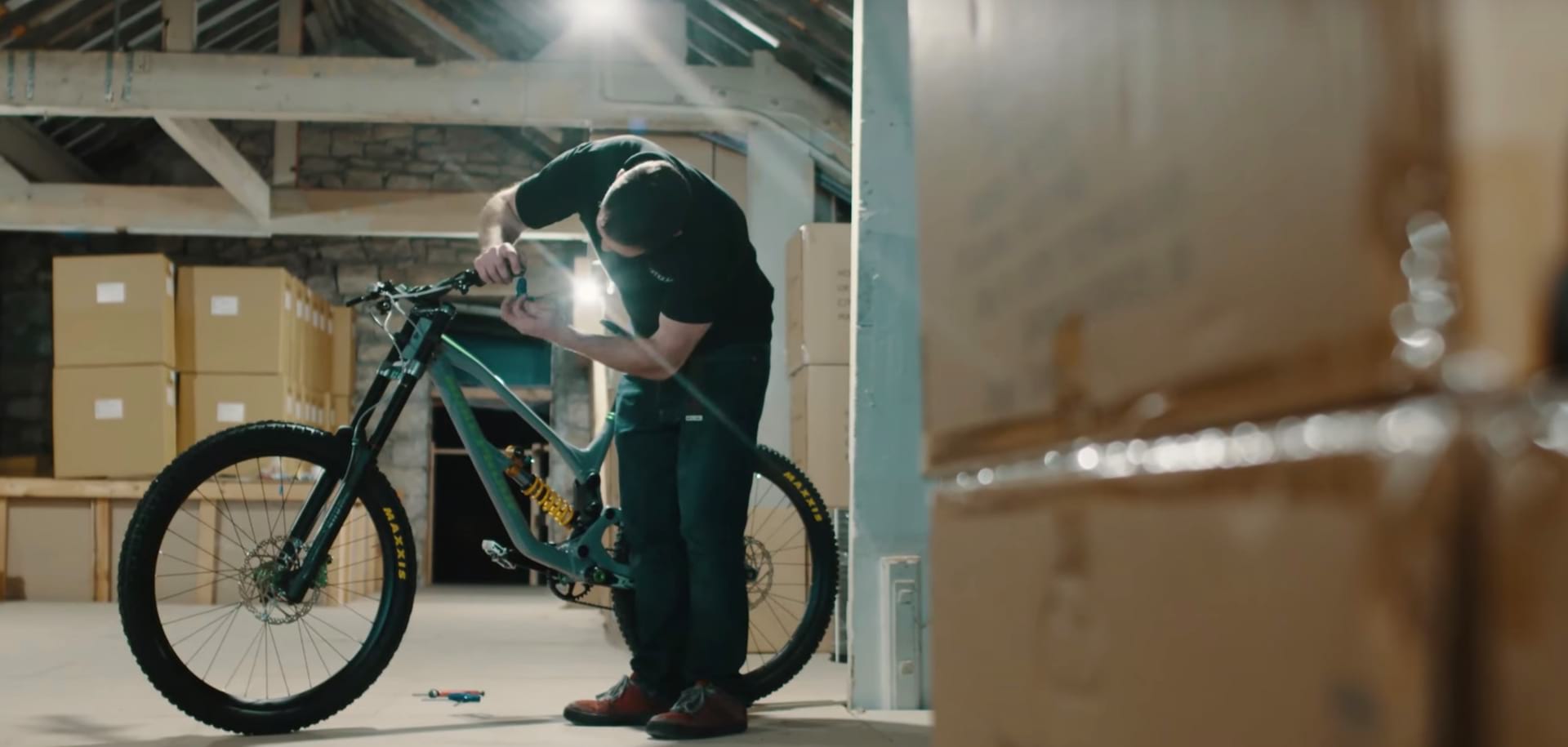 Video: Watch Adam Brayton’s Nukeproof Dissent DH bike get full Hope treatment