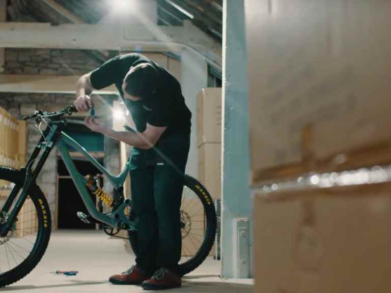 Video: Watch Adam Brayton’s Nukeproof Dissent DH bike get full Hope treatment