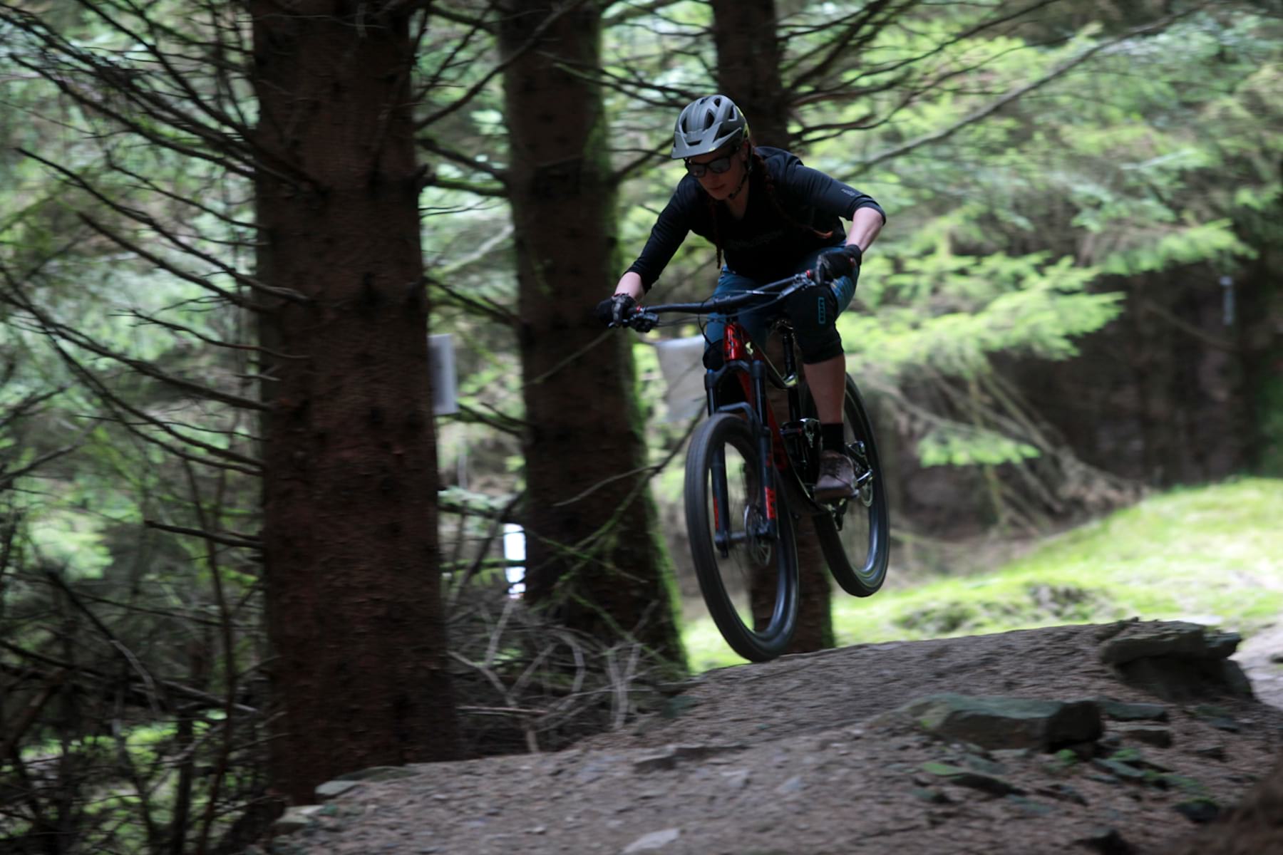 Liv Intrigue Advanced 1 – Easy Climbing Meets Playful Descending