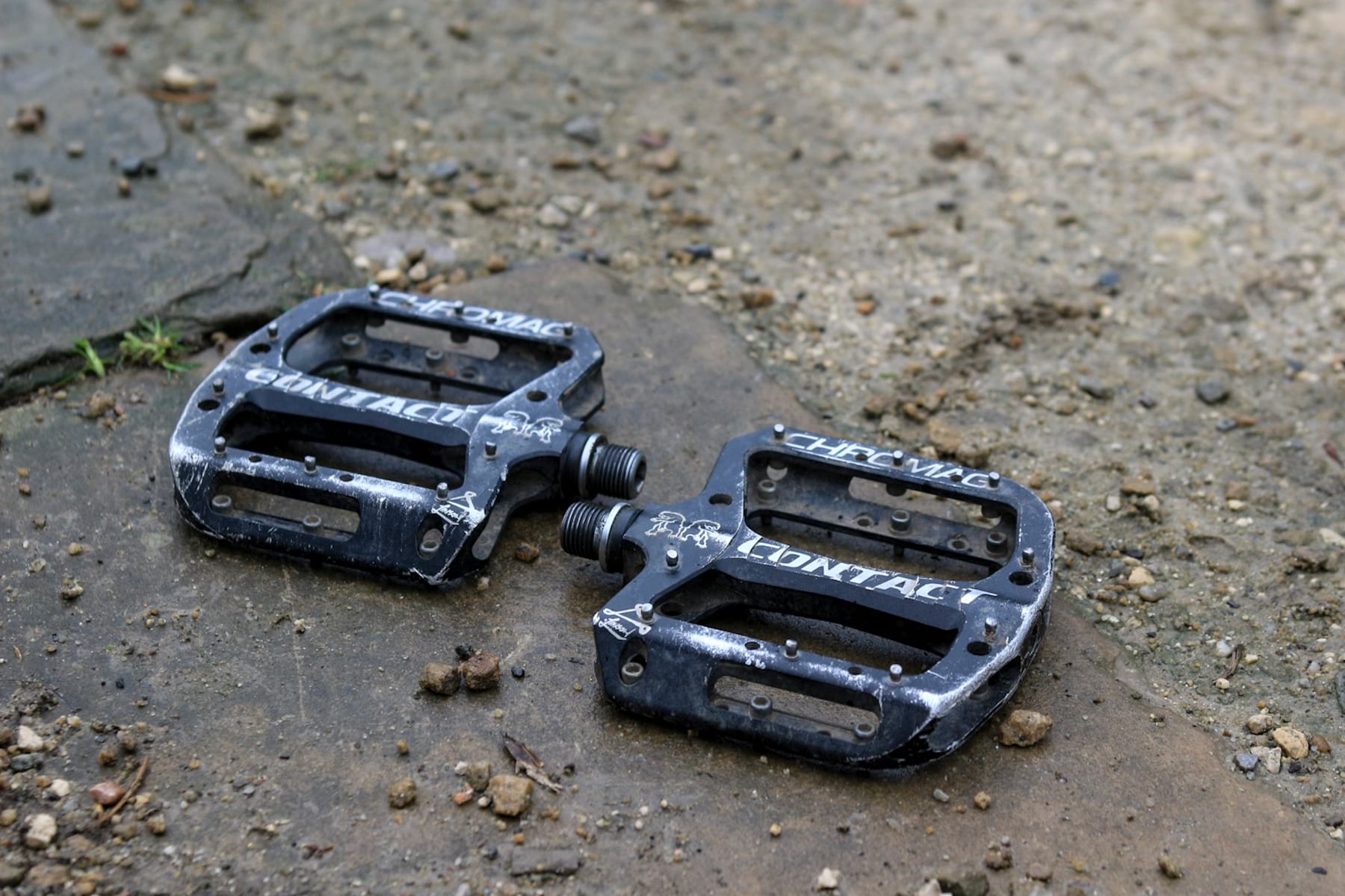 Review | Chromag Contact Flat Pedals – Nip Your Cranks, Not Your Shins