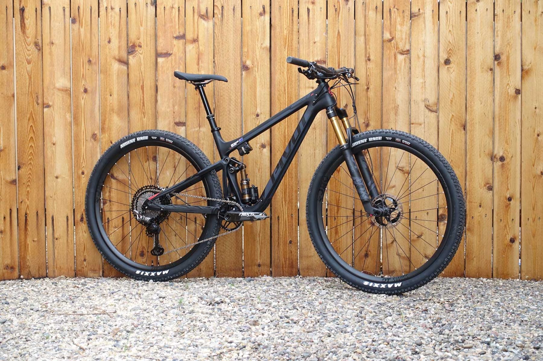 pivot cycles mach 4 sl fox live valve