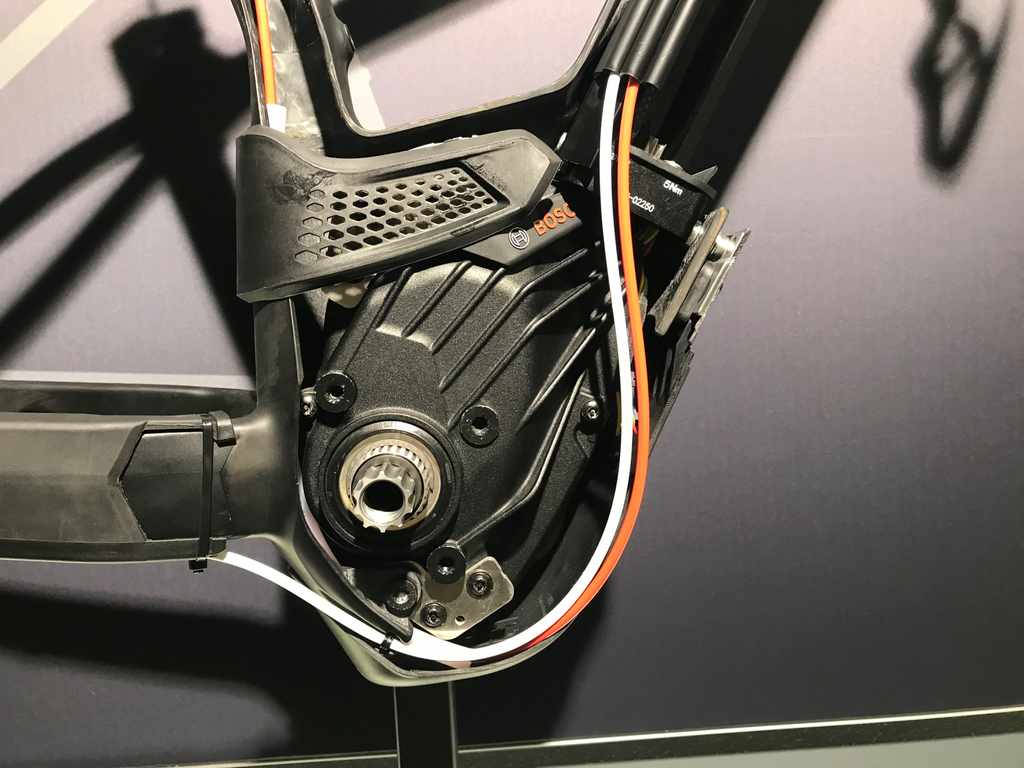 Cube Stereo motor hybrid