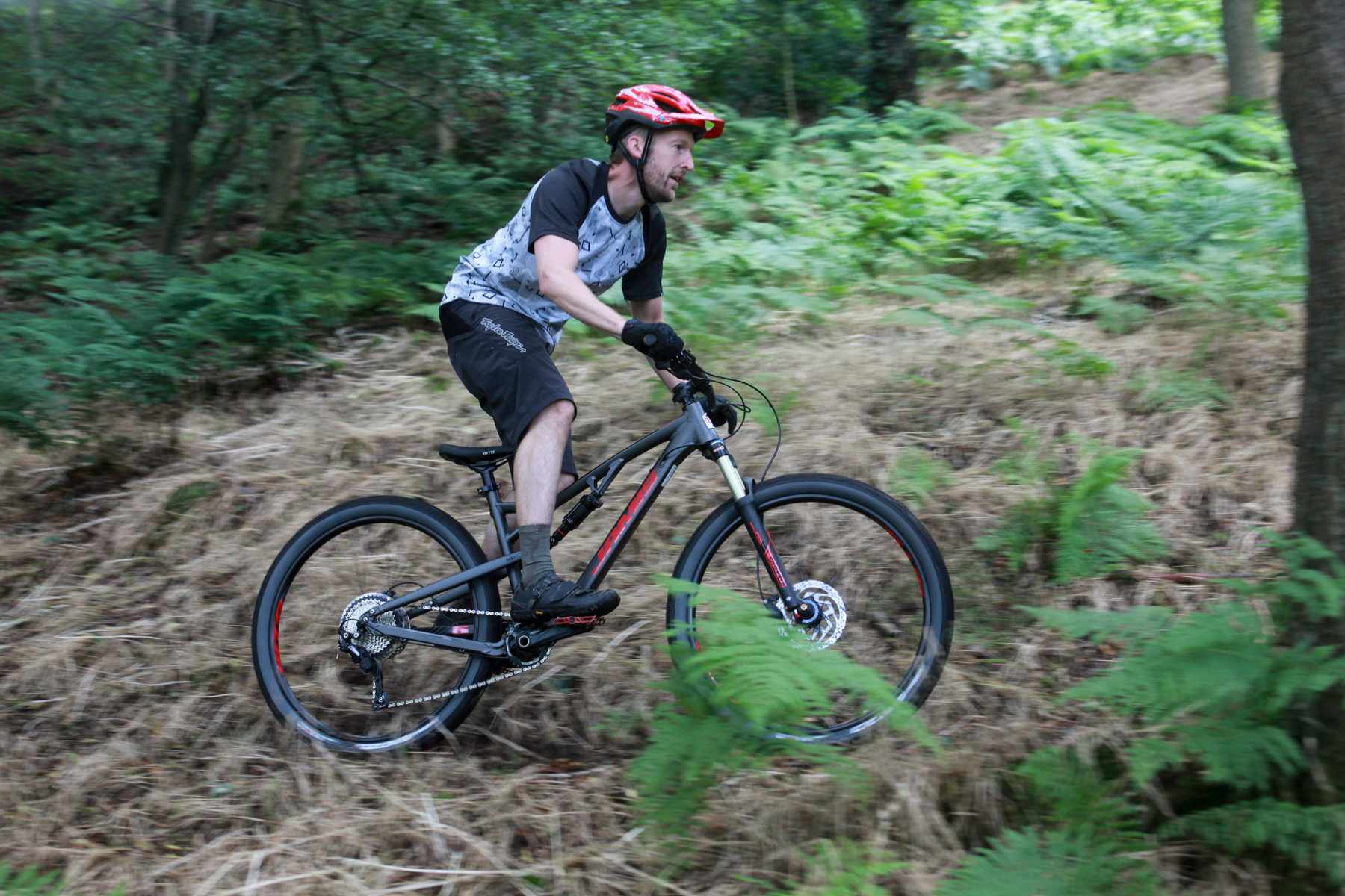 Review | Jamis Dakar A2 – A Budget Full Bouncer