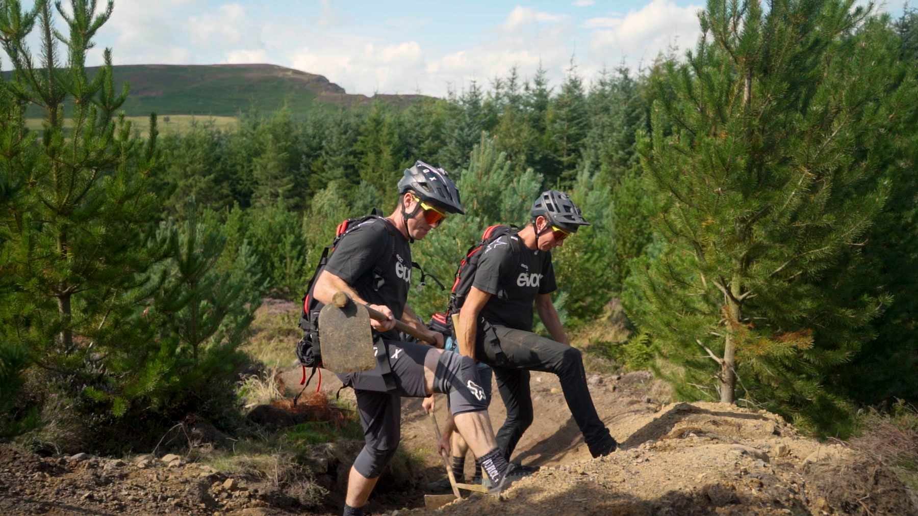 Ard Moors Trail Crew Get Their Build On With Chris Akrigg