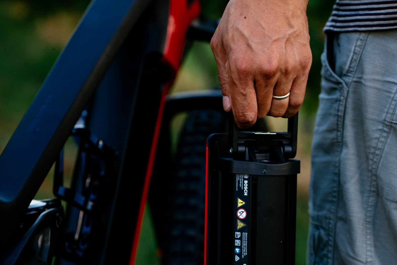 trek battery removable