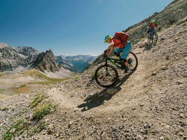 Video: Manon Carpenter Rides Mont Thabor