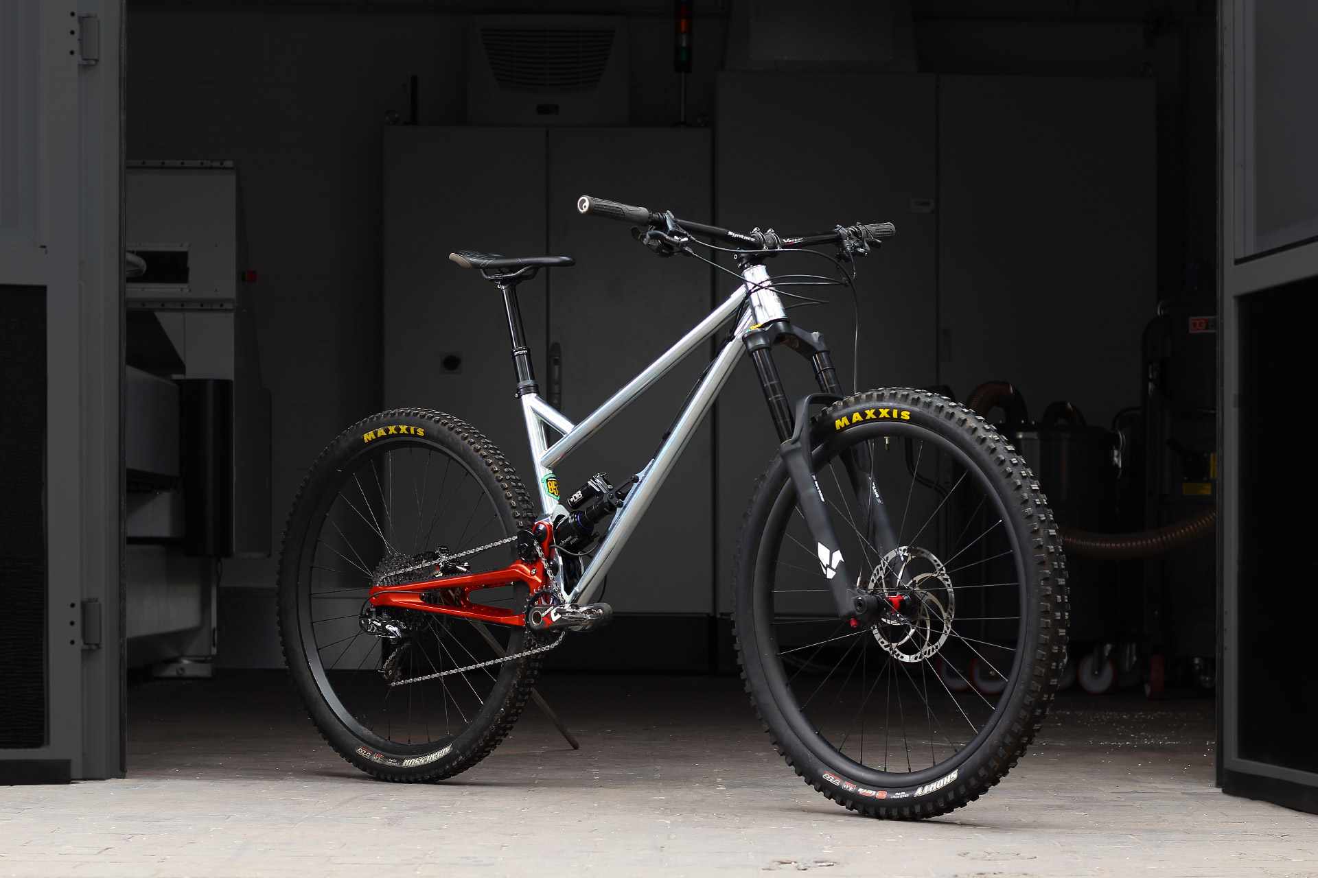 Actofive Cycles P-Train mixes steel, high-pivots and CNC alloy in one sexy frame