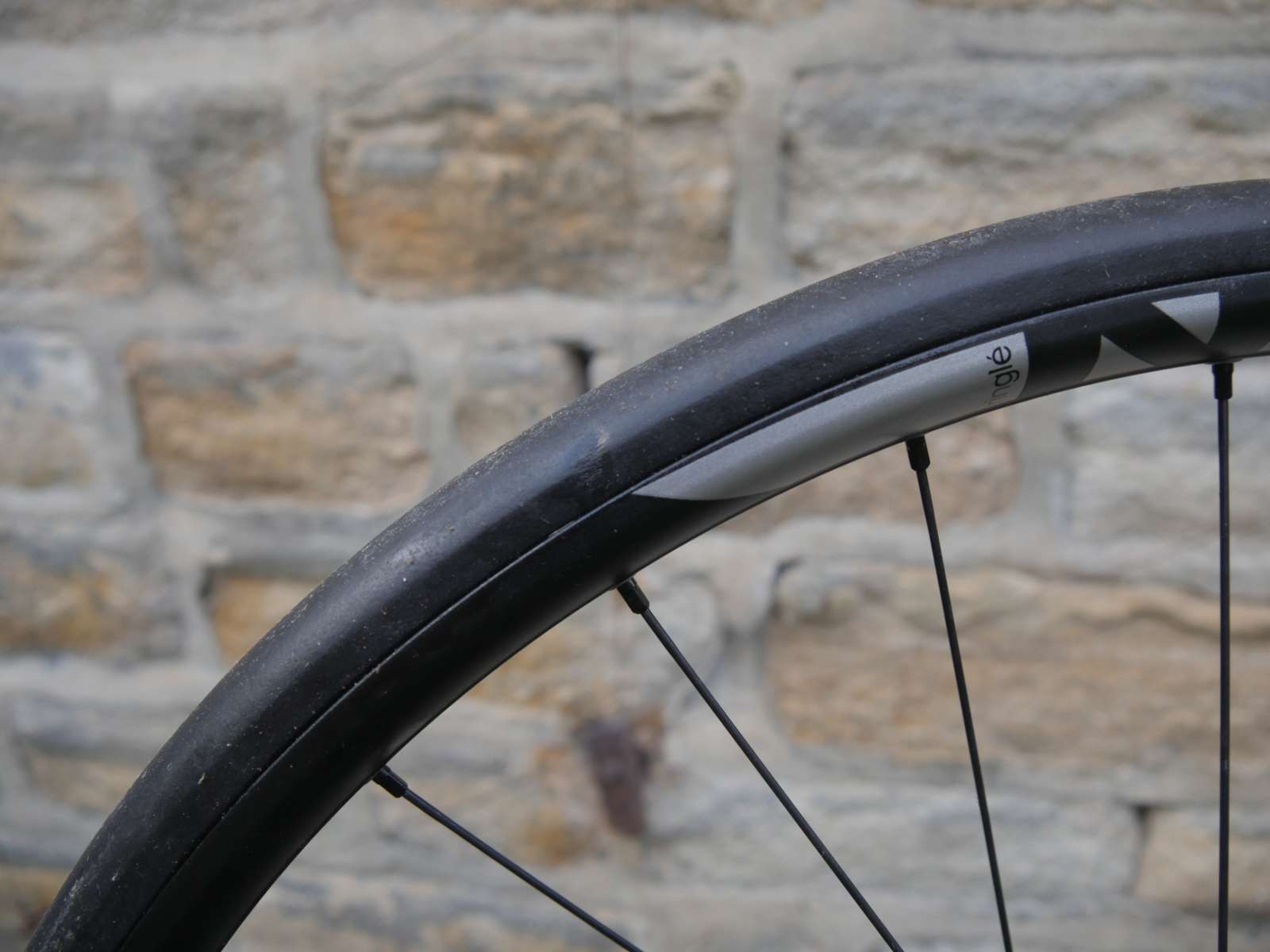 Flat tyre defender tyre insert