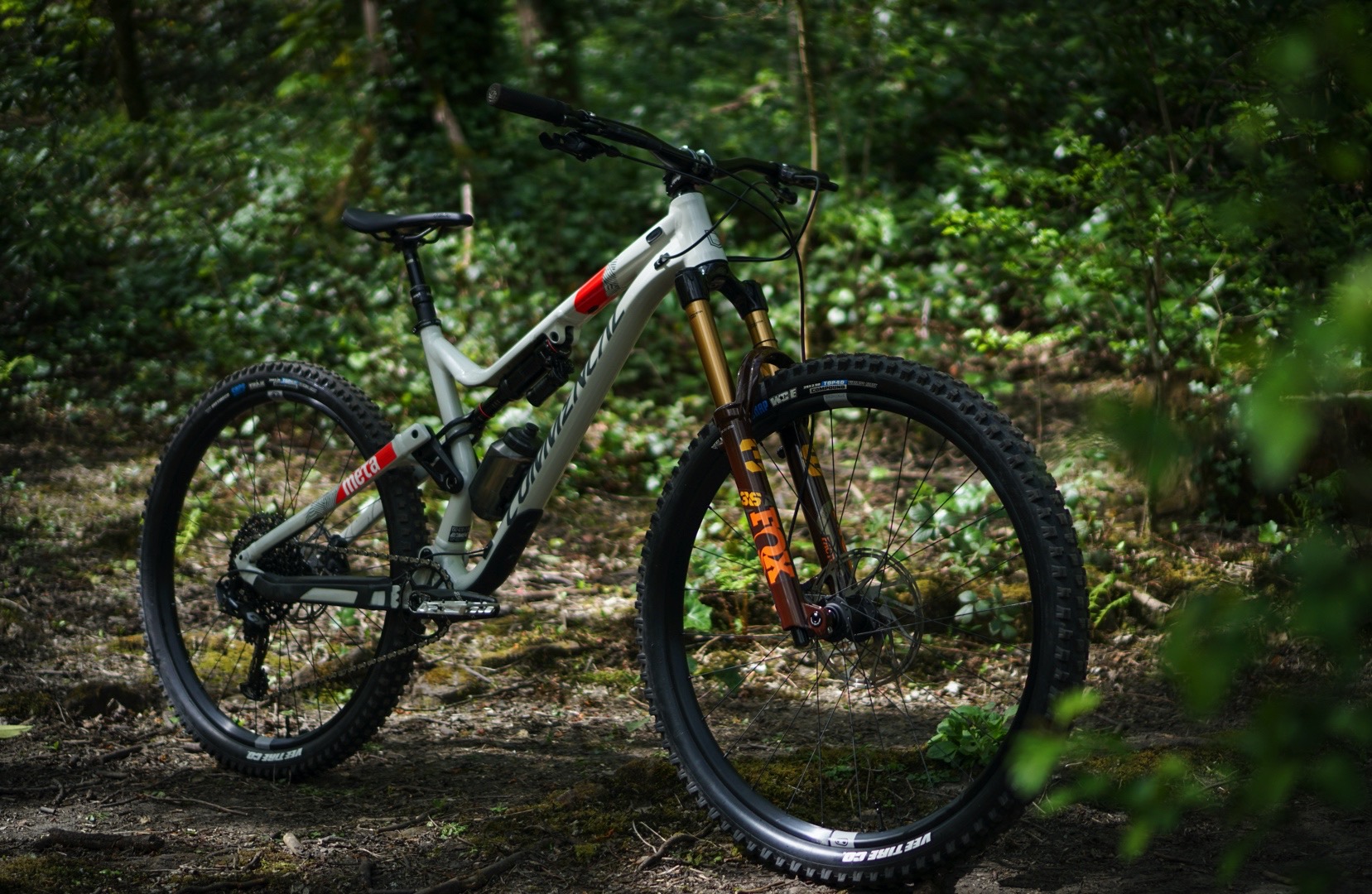 Video: Andi’s Custom Commencal Meta AM 29 SRAM Edition Bike Check!