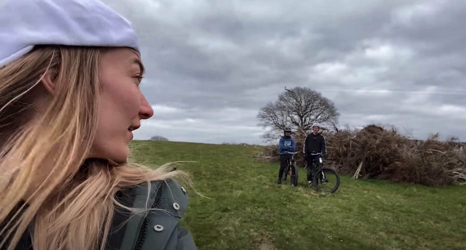 Tahnée Seagrave starts a YouTube channel with Kaos vs Kade game of B.I.K.E