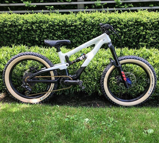 Reclaimdesigns Speedster 2.0 is a recycled, carbon mini Nomad