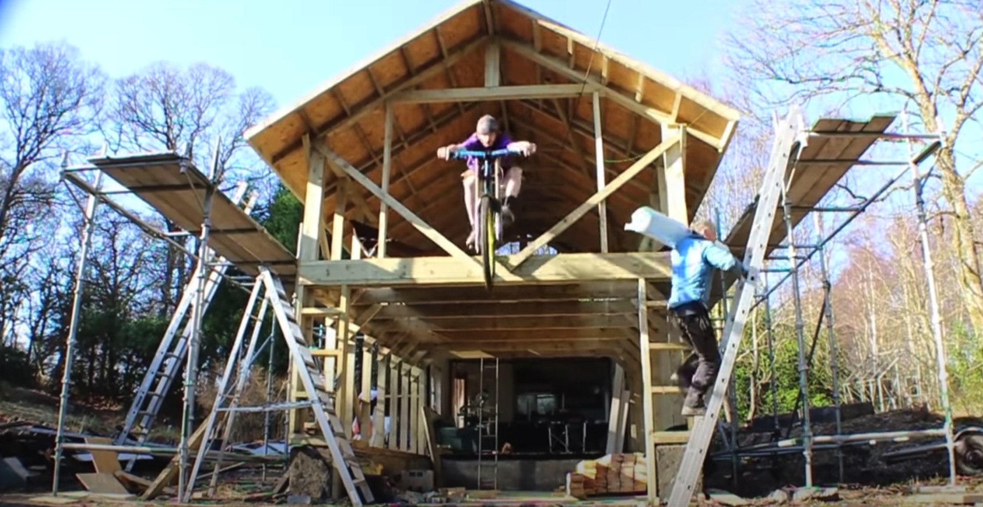 Who lives in a place like this? Joe Barnes shed tour!