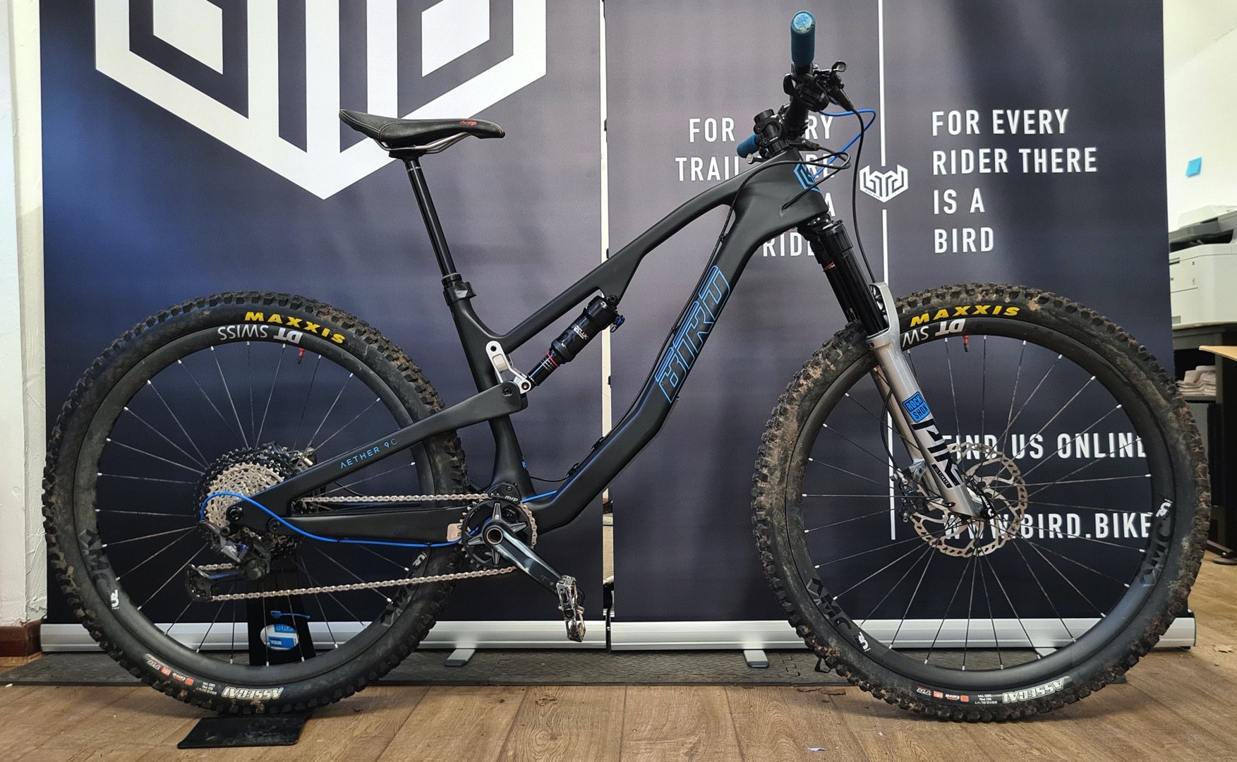 541mm Reach! Bird Introduces its first carbon bike the Aether 9C