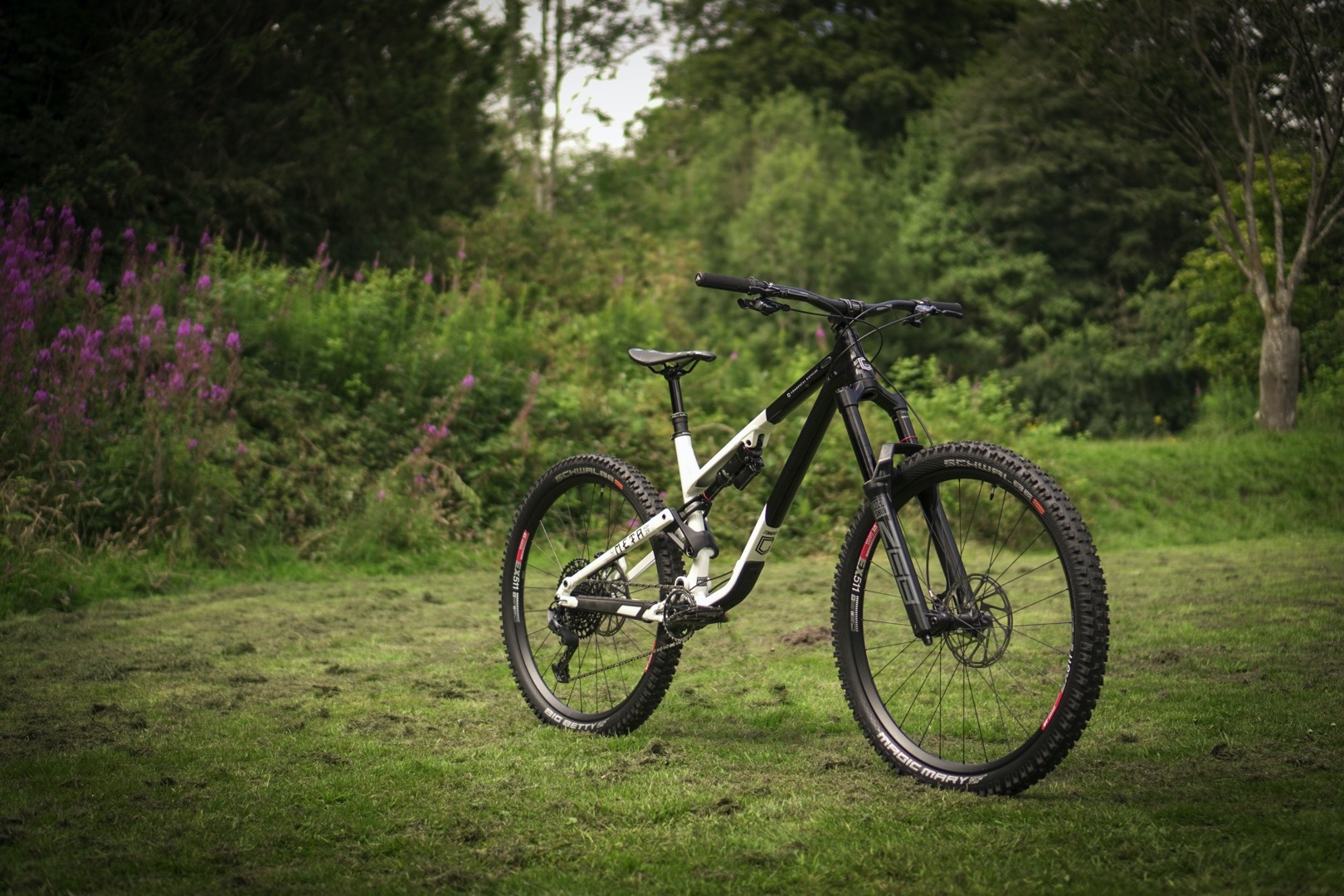 Video: 2021 Commencal Meta AM 29 Team First Look