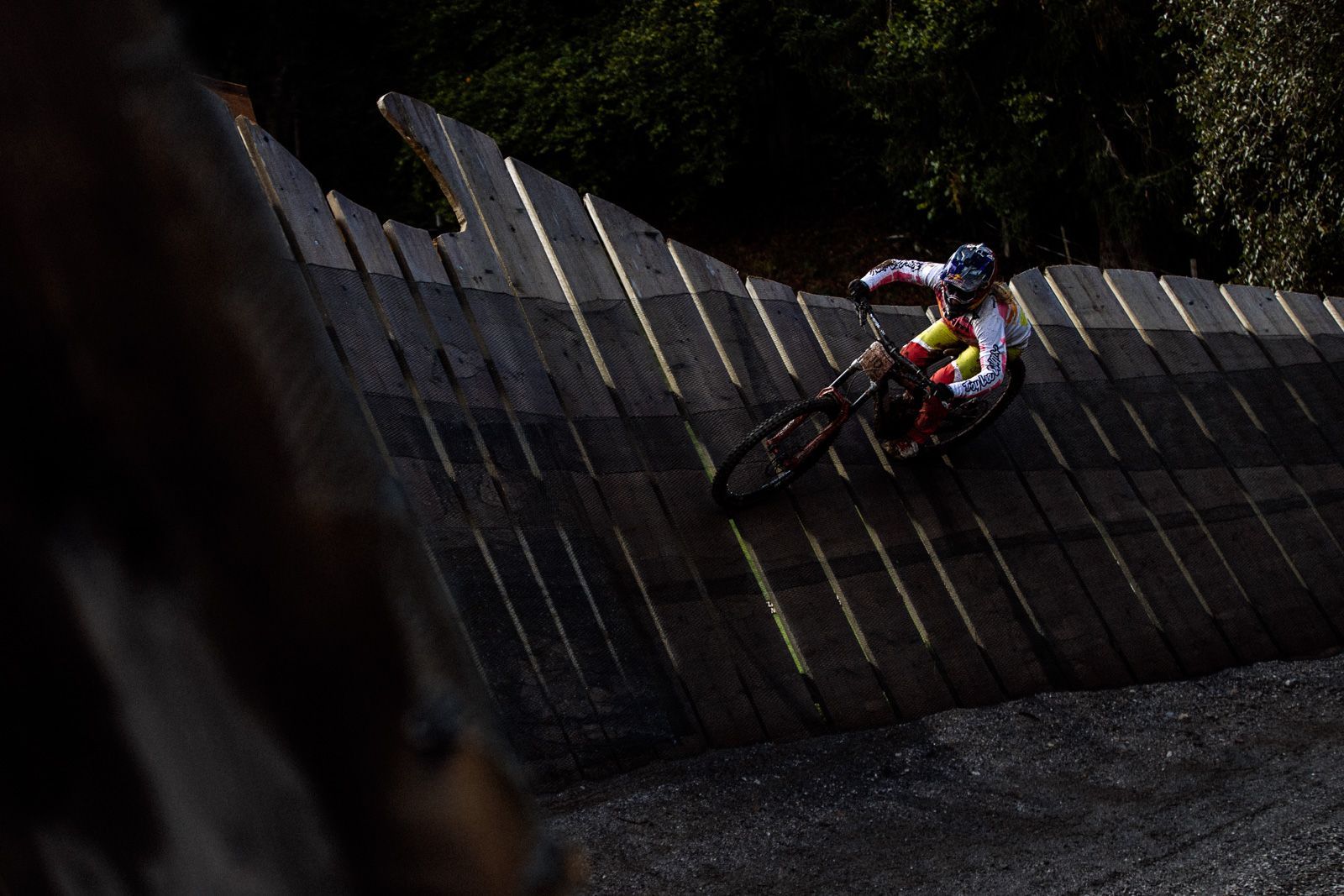 A Chat And A Video With Vali Holl