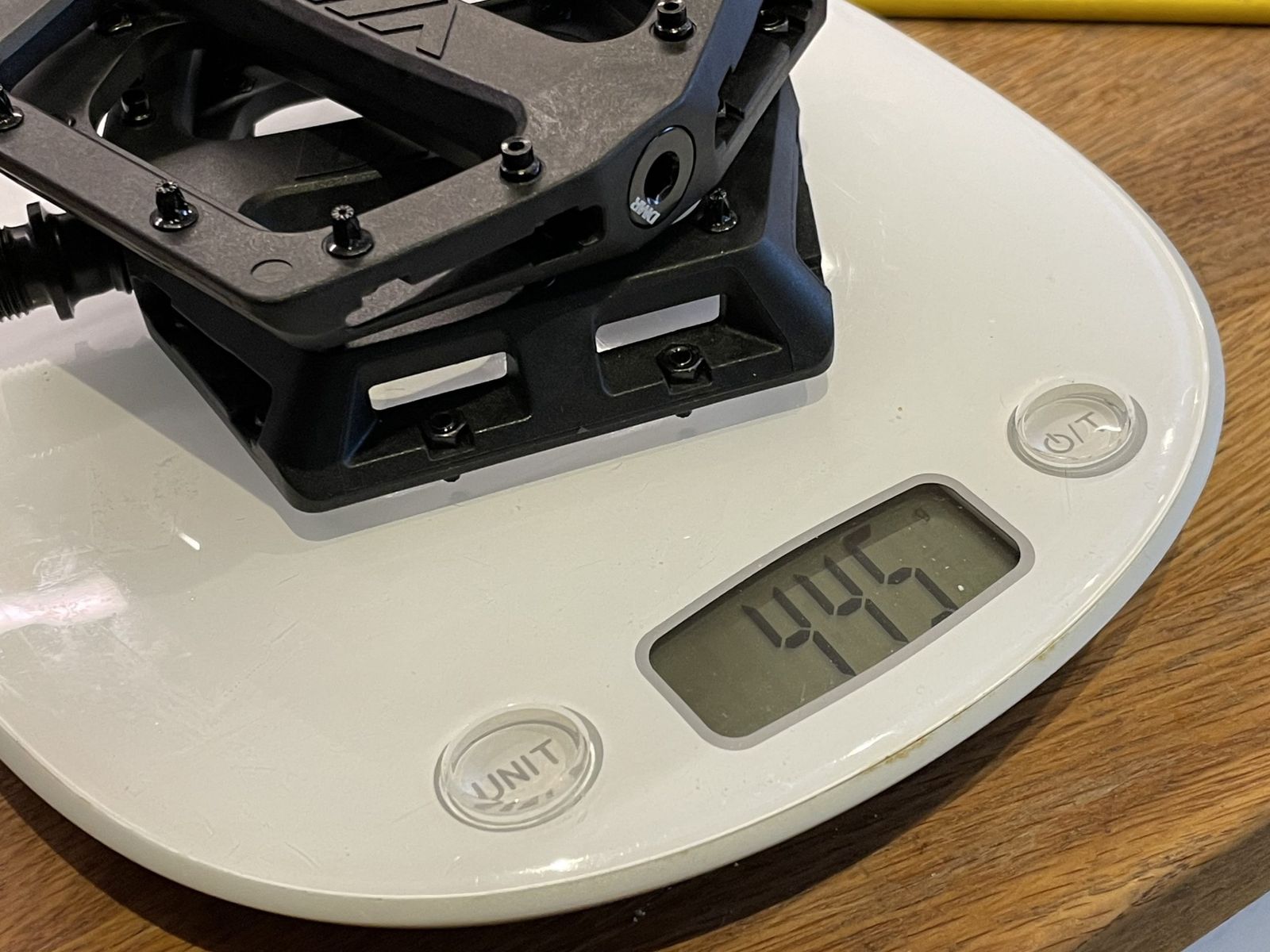 dmr v11 pedals weight