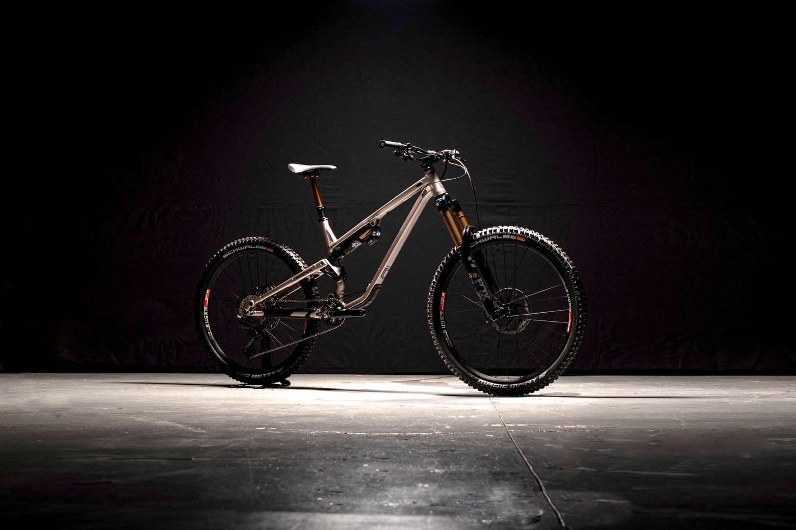 Mullet Commencal Meta SX and Meta Power SX models get SHORTER reach and LONGER chainstays!