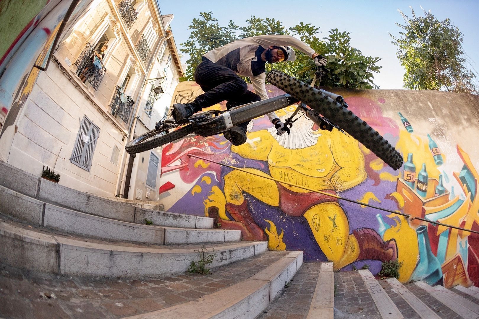 Video: Commencal x Shimano x Kilian Bron do Tour de France their way