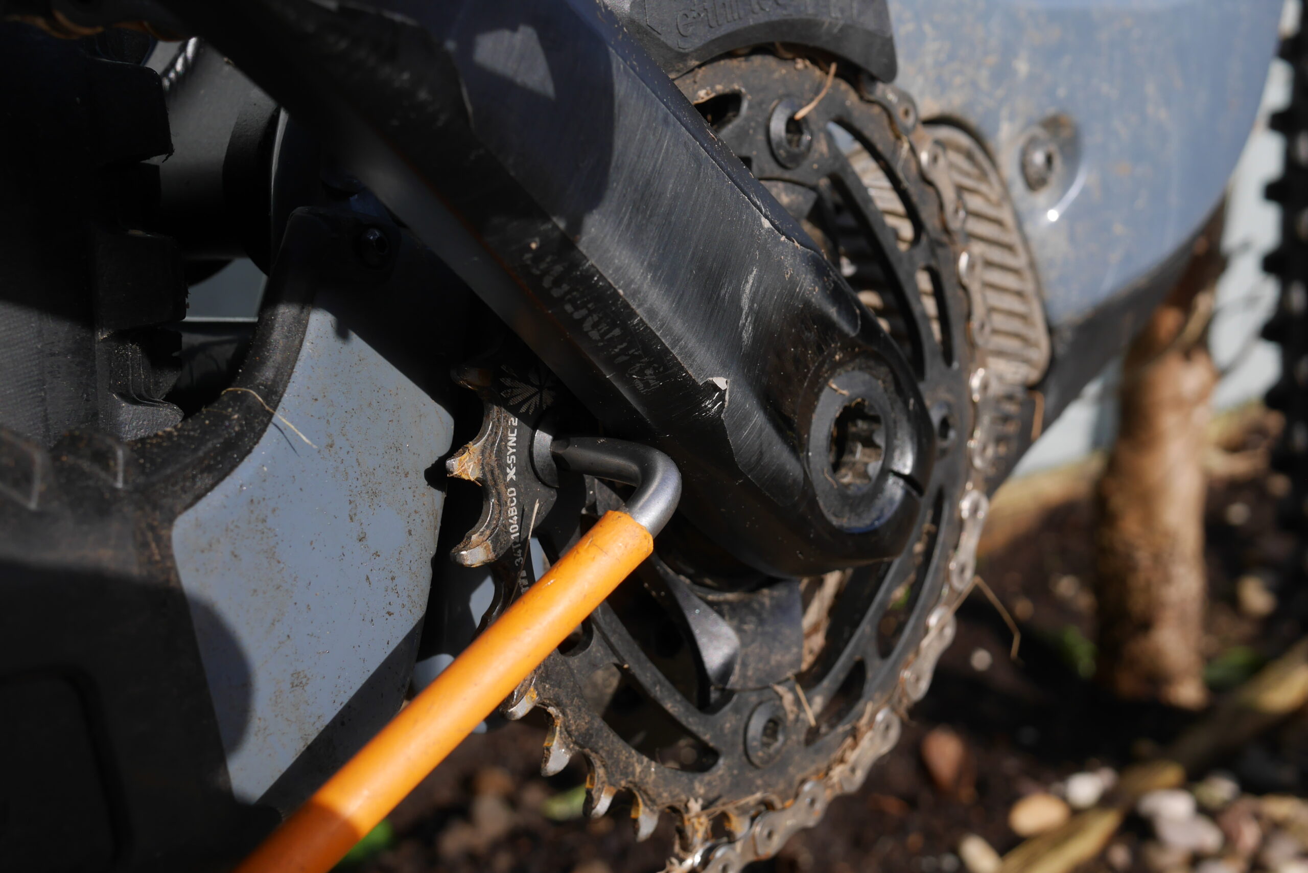 Does this chain lubing hack damage Shimano motors?