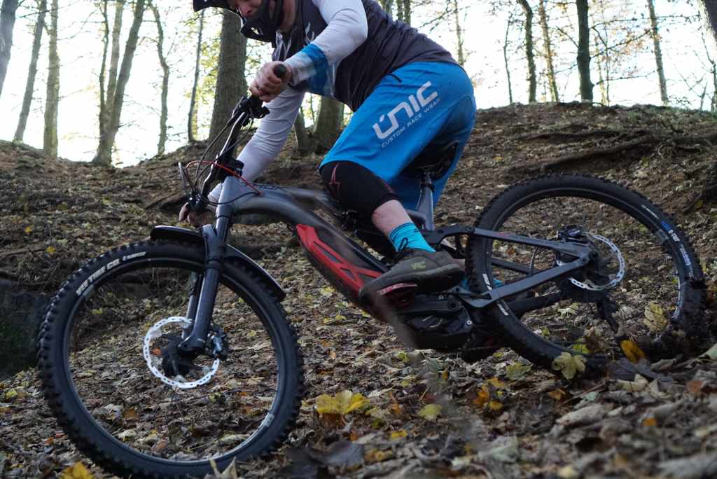 Thok MIG R Review: A Thok a day keeps the blues away!