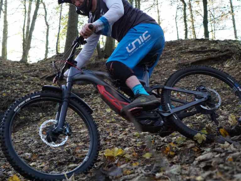 Thok MIG R Review: A Thok a day keeps the blues away!