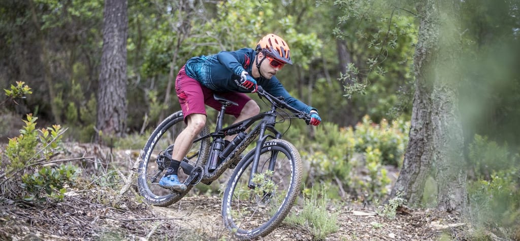 First Ride Review | 2019 Canyon Lux CF SLX 9.0 Pro Race