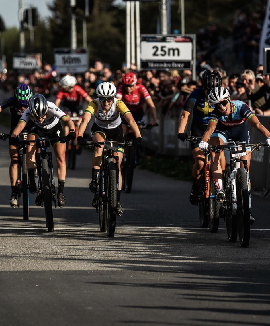 Strong attacks and tactical racing at Nove Mesto XCC World Cup 2022