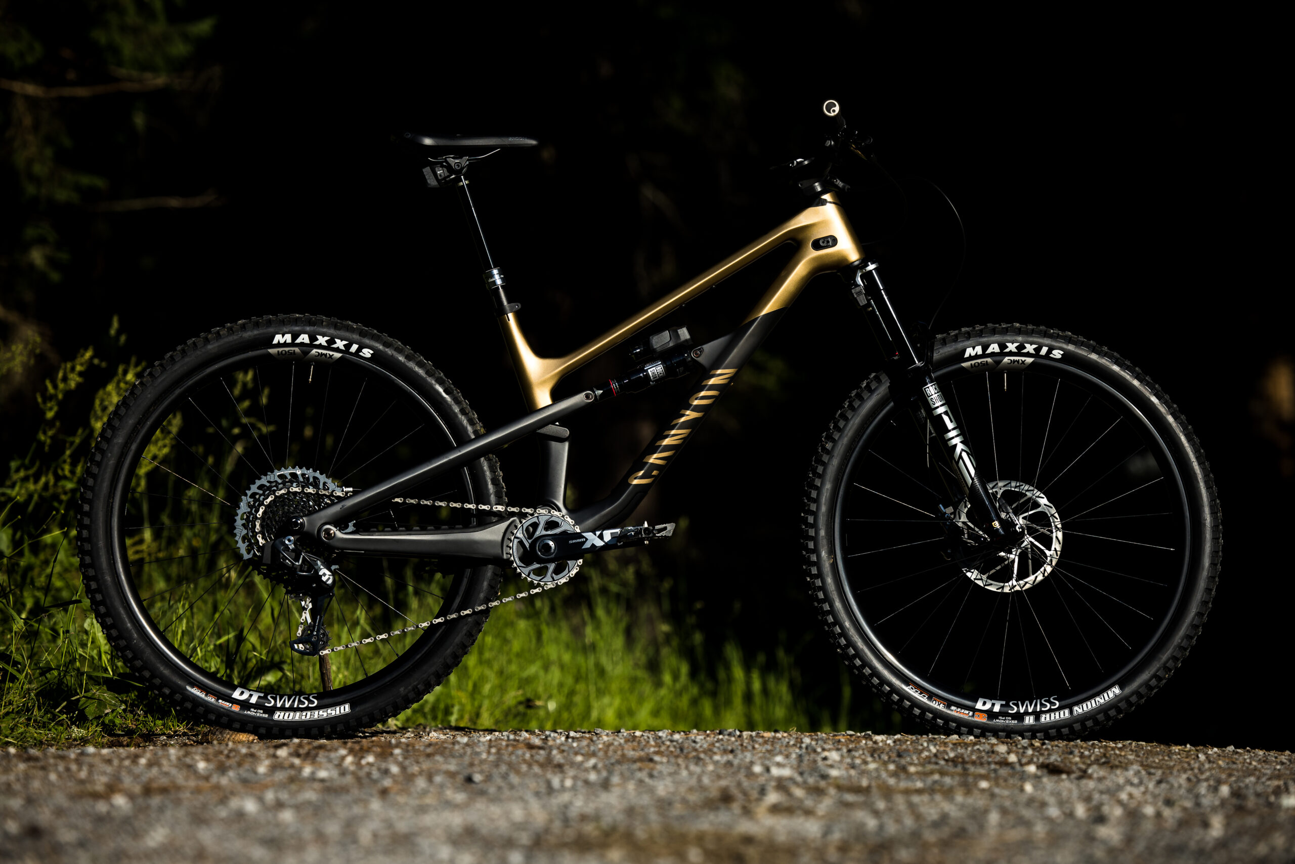 Canyon Spectral 125 CF LTD: a very (John Player) special bike