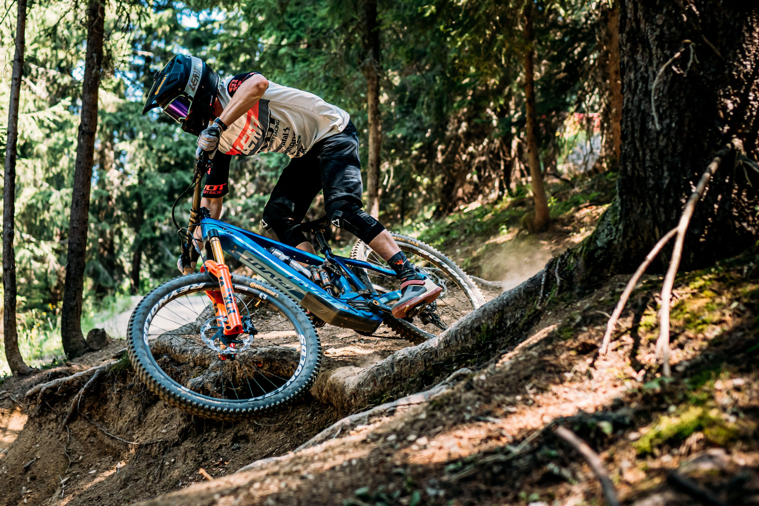 Quick deets on the new Pivot Shuttle LT