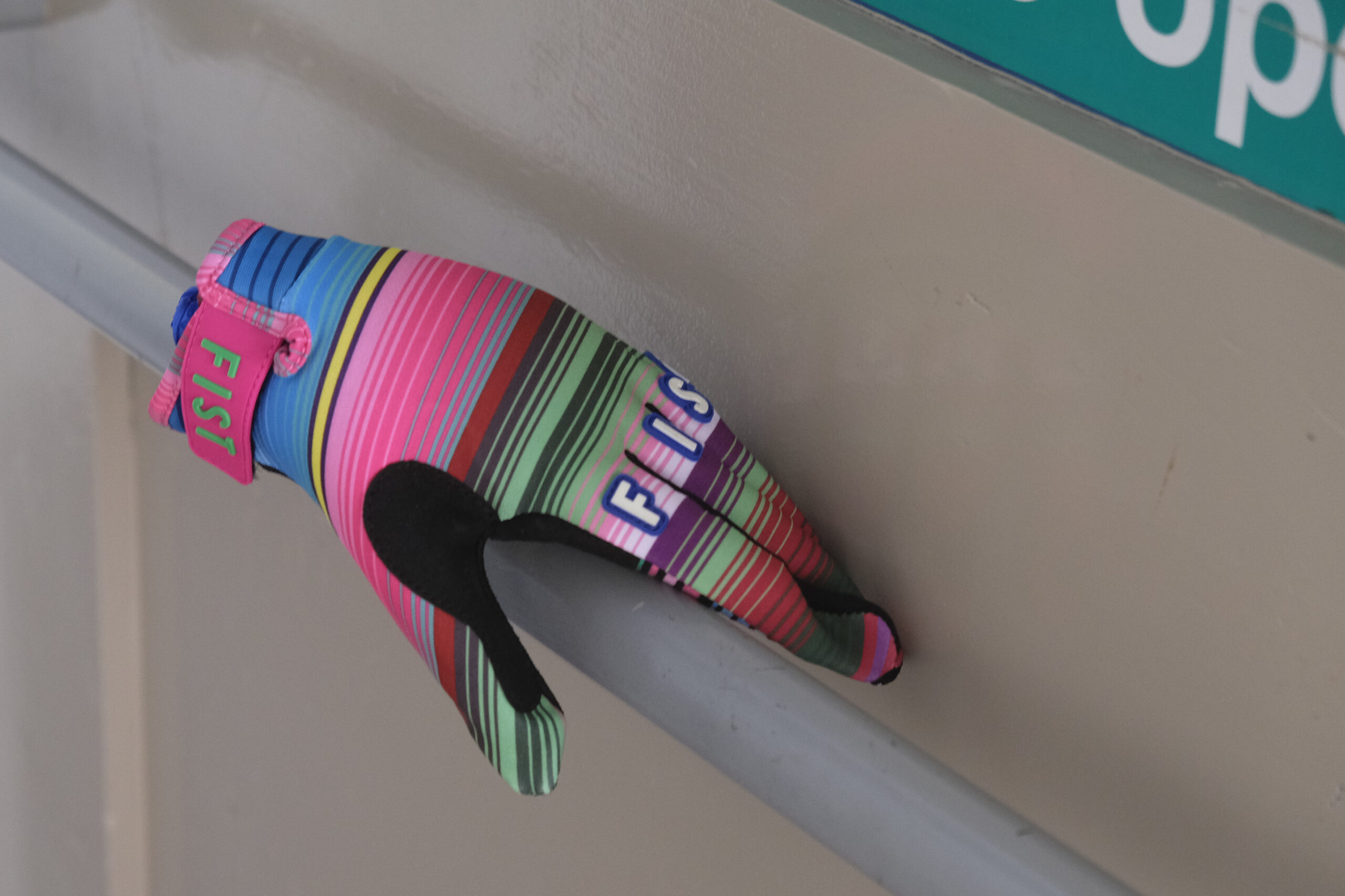 fist los taka glove