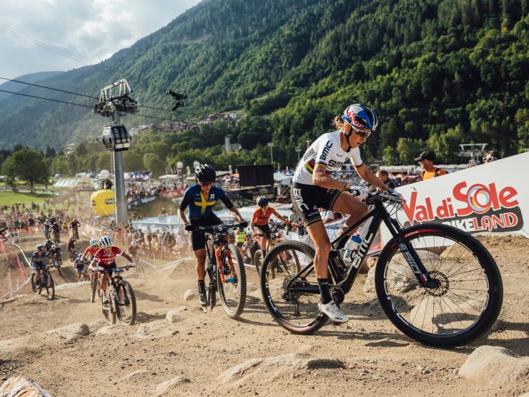 Follow the live updates of the final XCO World Cup of the season at Val di Sole with us