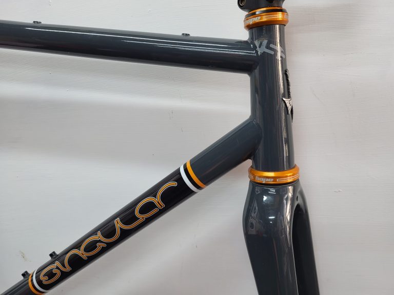 Singular Kite frame & forks