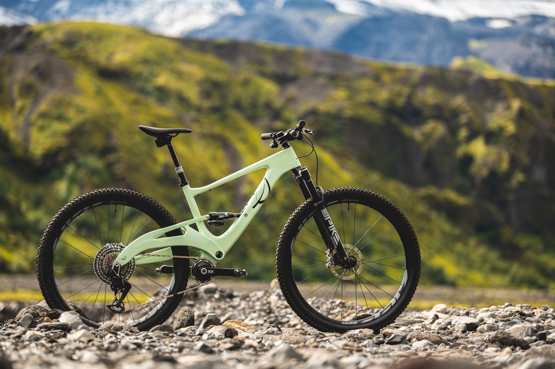 Lauf Elja is a 120mm single-pivot (without a Lauf fork)